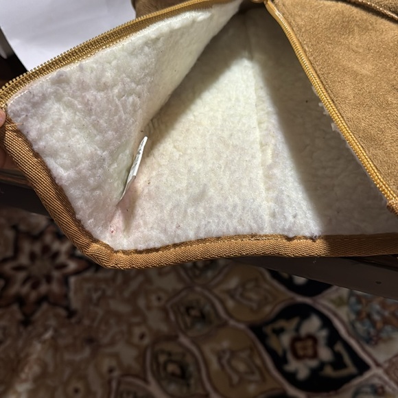 Light Brown Hugs pre-loved boots size medium 7/8. - Picture 4 of 4